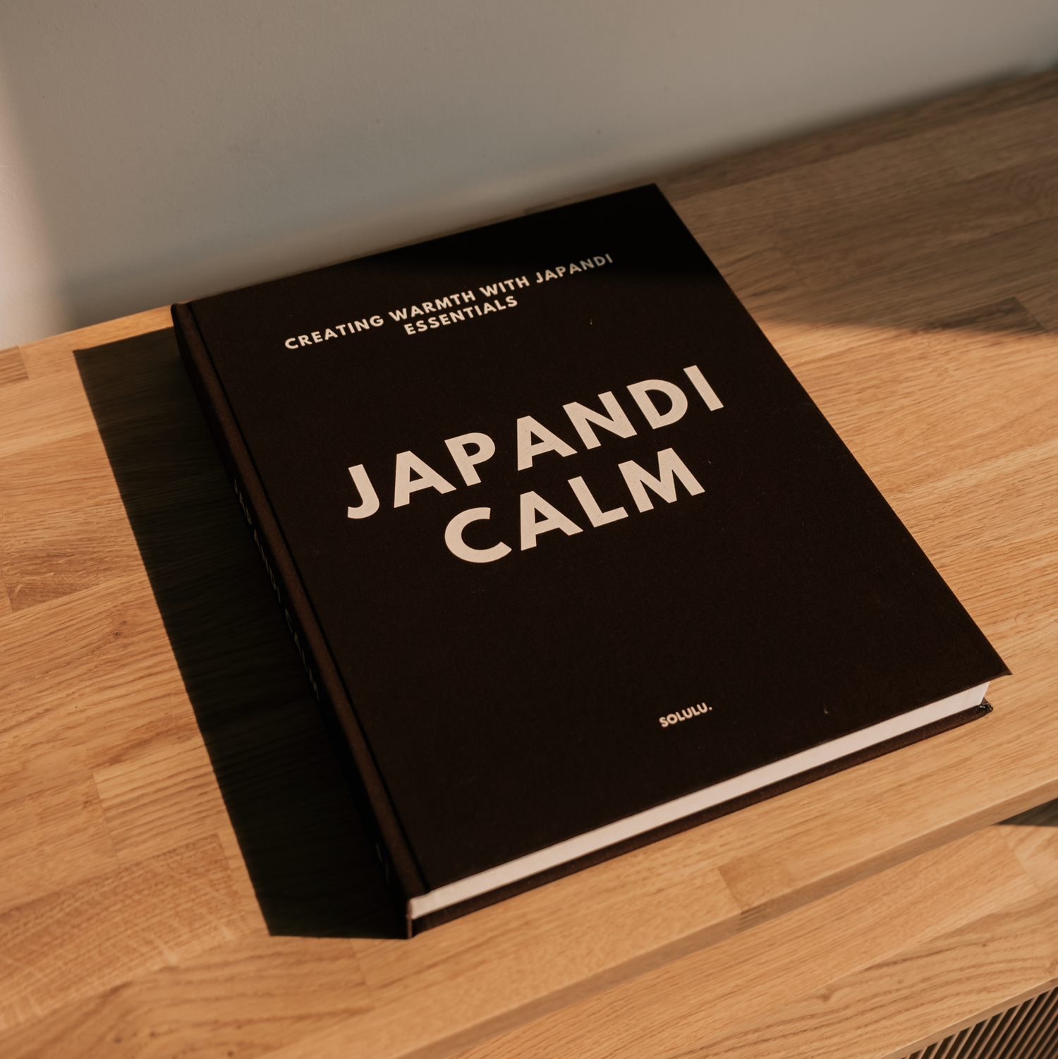 Japandi Calm koffietafelboek opbergruimte opbergboek interieurboek bruin