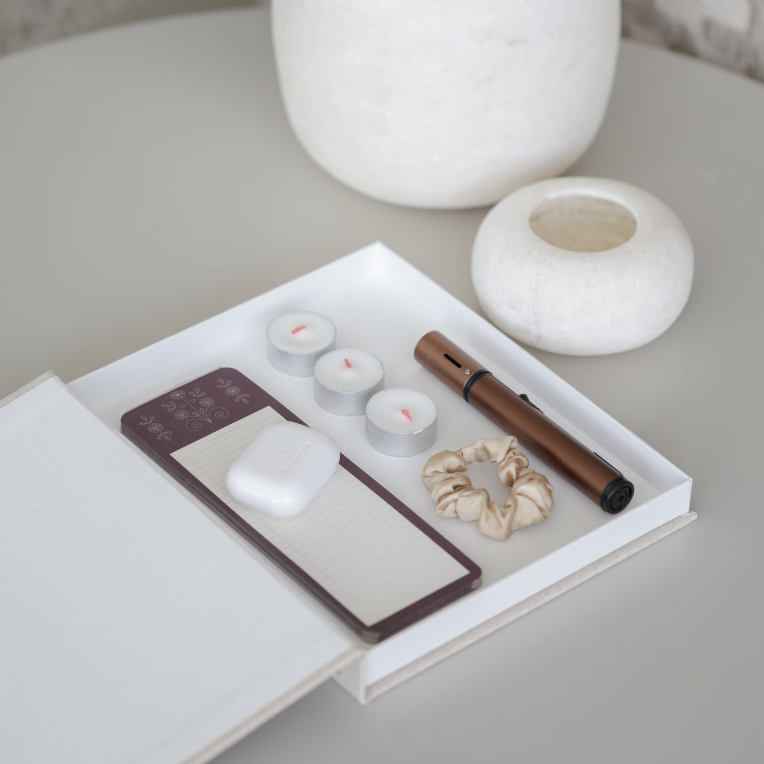 opbergboek opruimen salontafel afstandsbedieningen