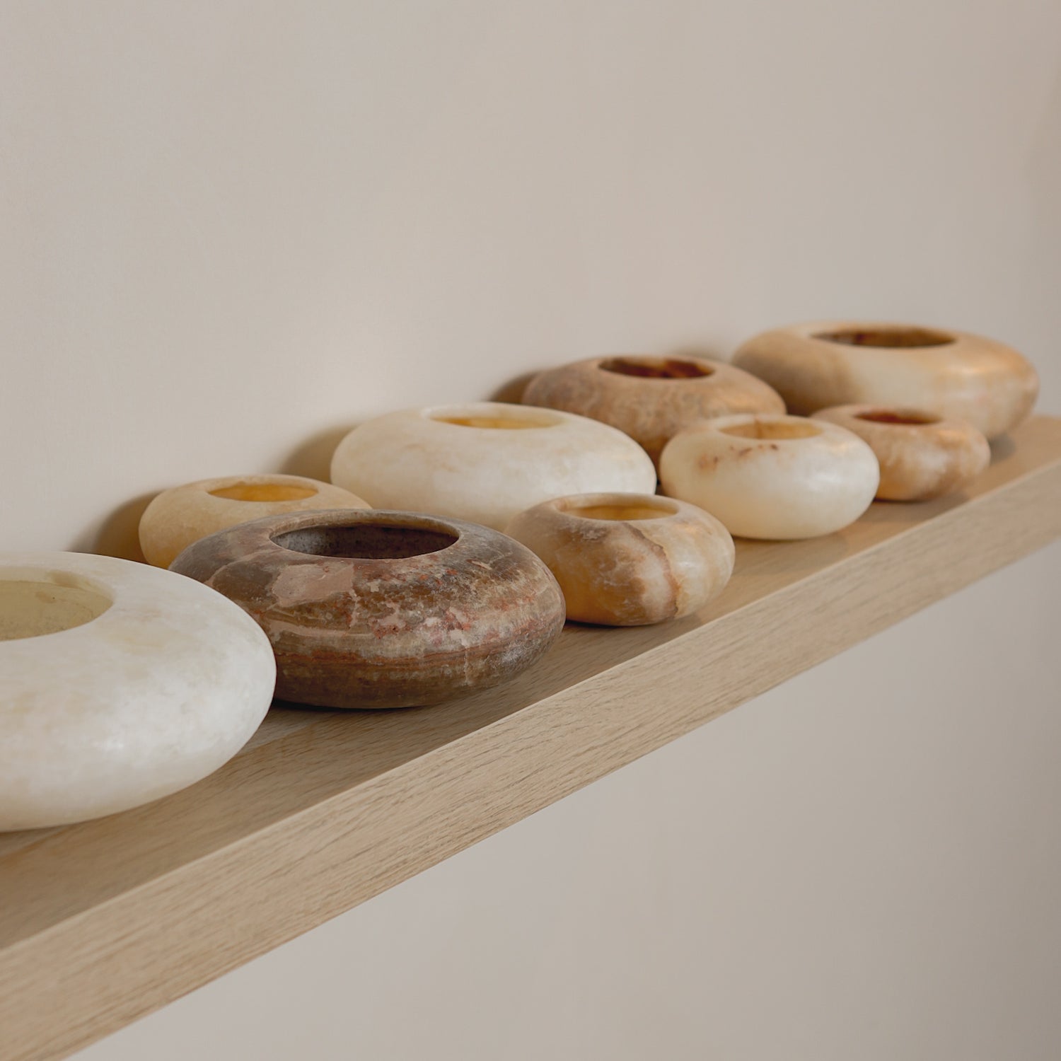 Alabaster | Pebble