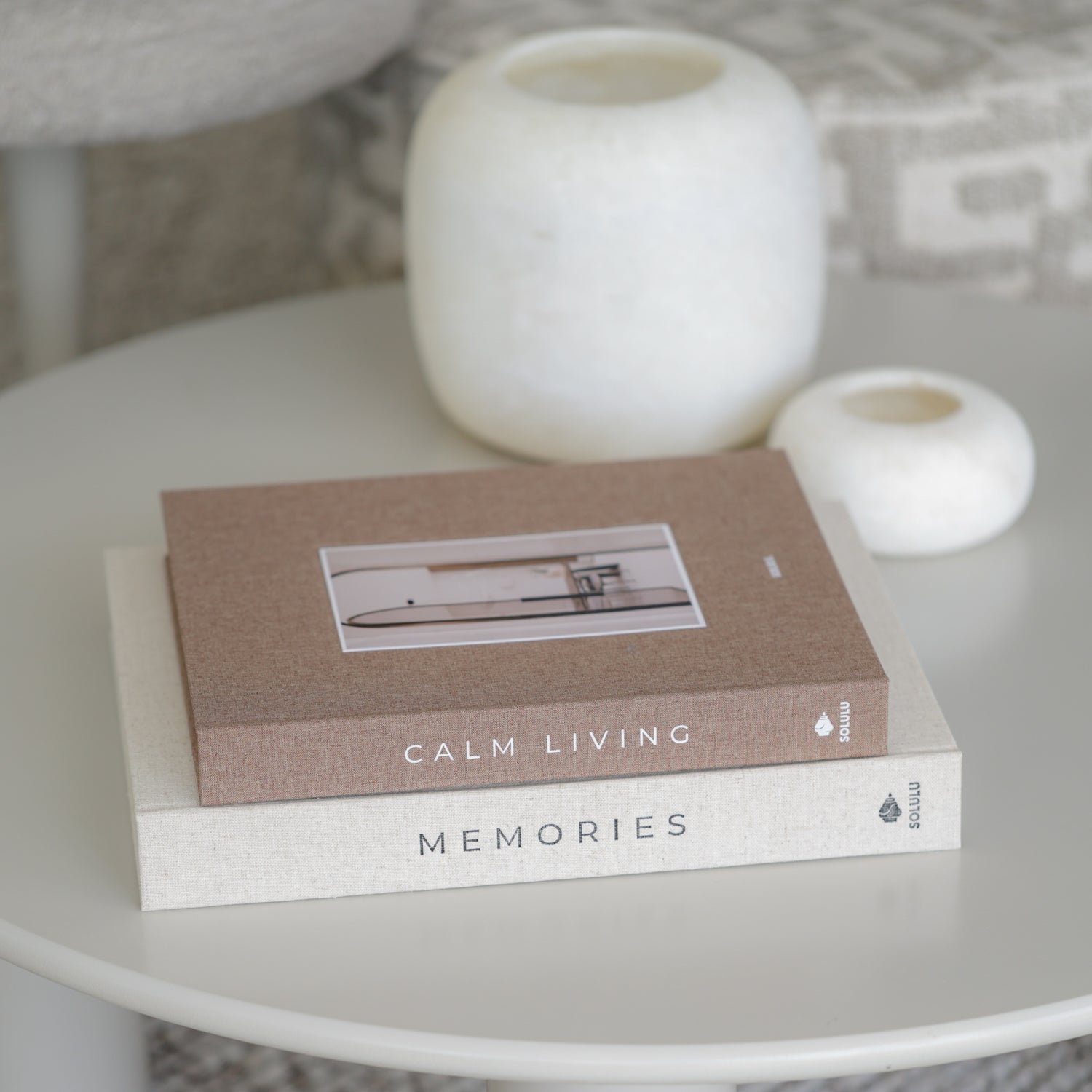 beige en bruin koffietafelboek met opbergruimte